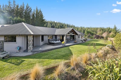 /international/nz/42-woodside-road-outram-dunedin-city-380066182341/