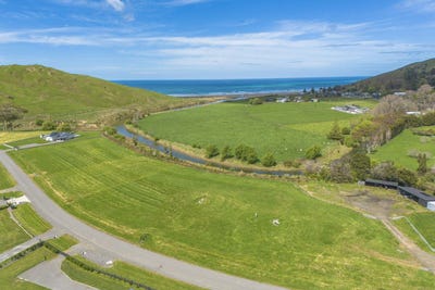 /international/nz/44-punawaitai-road-omakere-central-hawkes-bay-380066090499/