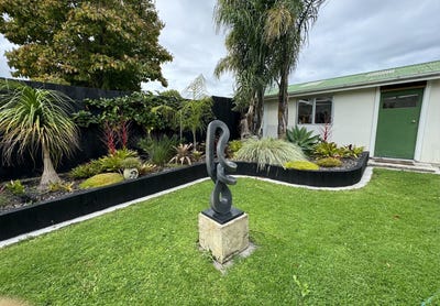 /international/nz/110-harris-street-inner-kaiti-gisborne-380066111027/