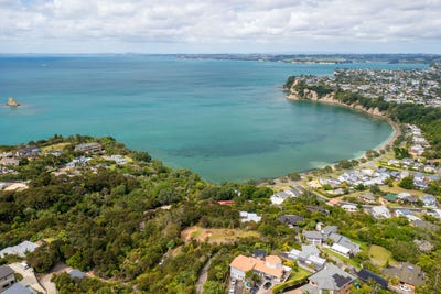 /international/nz/79-roberts-road-matakatia-rodney-380066091409/