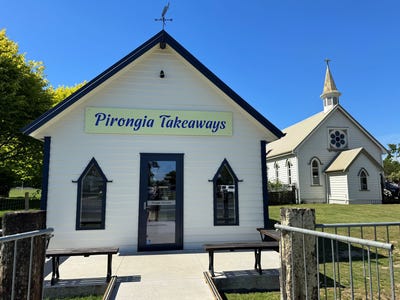 /international/nz/221-beechey-street-pirongia-waipa-380066150006/