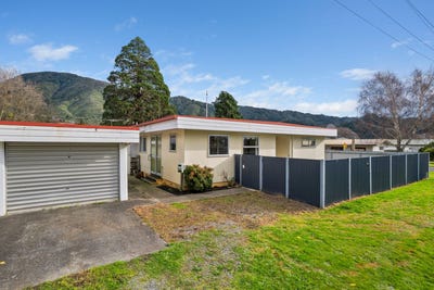 /international/nz/49-devon-street-picton-marlborough-380066124487/