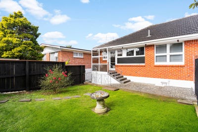 /international/nz/hillcrest-hamilton-city-380066178798/