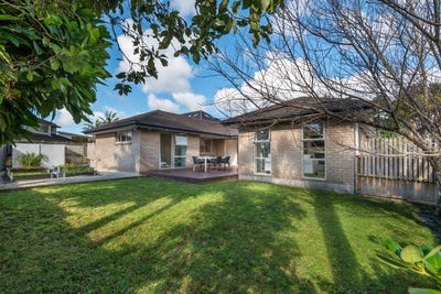 /international/nz/18-lemon-grove-lane-greenhithe-north-shore-city-380066170819/