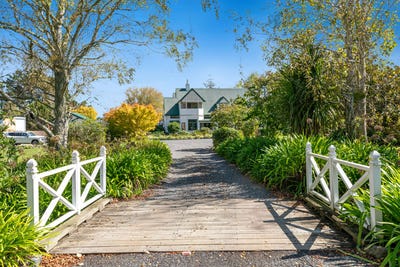 /international/nz/636-kahikatea-flat-road-waitoki-rodney-380066095816/