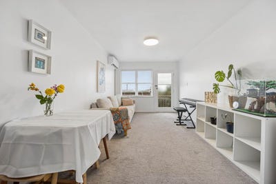 /international/nz/182-carrington-road-mount-albert-auckland-city-380066077543/
