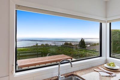 /international/nz/11-belleview-terrace-mount-pleasant-christchurch-city-380066096724/