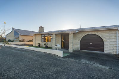 /international/nz/6-bond-street-waimate-canterbury-380066110127/