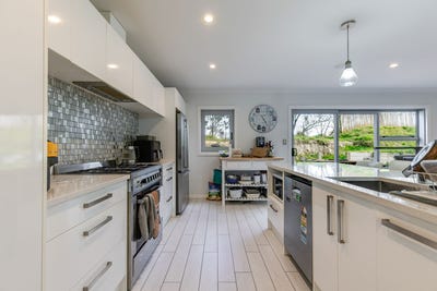 /international/nz/127-atawhai-road-fitzherbert-palmerston-north-city-380066170694/