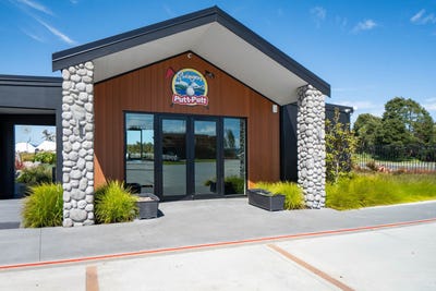 /international/nz/lake-terrace-wharewaka-waikato-380066147703/