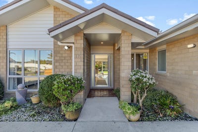 /international/nz/12-sylvester-crescent-flagstaff-hamilton-city-380066167594/