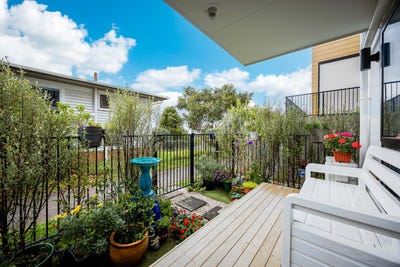 /international/nz/318-wairau-road-glenfield-north-shore-city-380066102206/