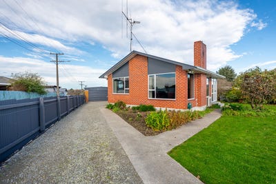 /international/nz/west-end-palmerston-north-city-380066167055/