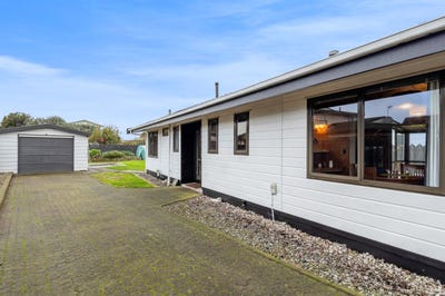 /international/nz/hawera-south-taranaki-380066169678/