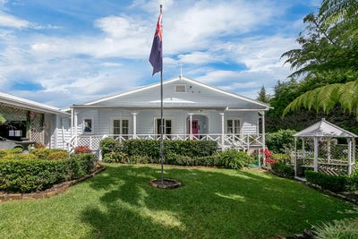 /international/nz/355-ridge-road-paremoremo-north-shore-city-380066121789/