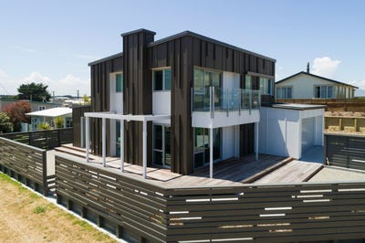 /international/nz/1-roore-street-foxton-beach-horowhenua-380066118837/