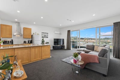 /international/nz/63-kestev-drive-flat-bush-manukau-city-380066076879/