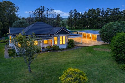 /international/nz/336-ireland-road-waitoki-rodney-380066096394/