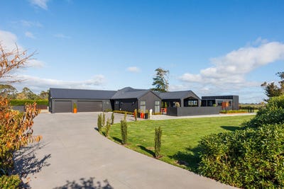 /international/nz/ashgrove-lane-ashhurst-palmerston-north-city-380066106069/