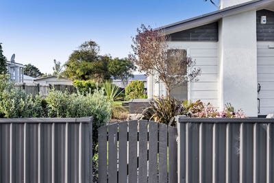 /international/nz/154-brecon-road-stratford-taranaki-380066181016/
