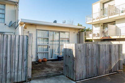 /international/nz/phillipstown-christchurch-city-380066114236/