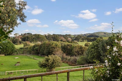 /international/nz/199-smith-road-waiuku-franklin-380066083933/