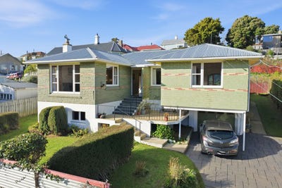 /international/nz/port-chalmers-dunedin-city-380066122632/