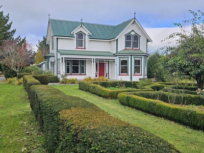 /international/nz/74-riverbank-road-balclutha-clutha-380066101553/