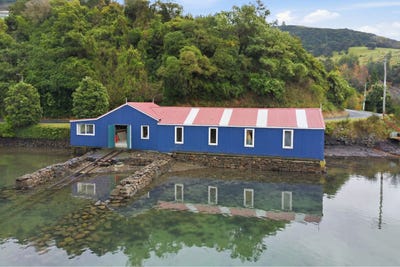 /international/nz/2-boat-shed-careys-bay-dunedin-city-380066101171/
