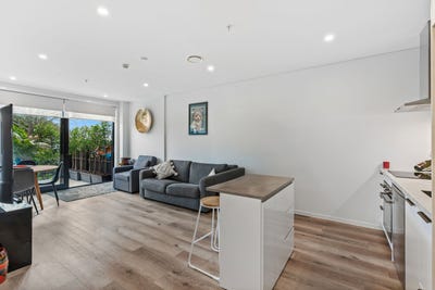 /international/nz/hobsonville-waitakere-city-380066095169/