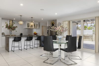 /international/nz/28-magnolia-rise-waipahihi-taupo-380066100820/