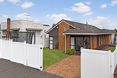 /international/nz/blockhouse-bay-auckland-city-380066079895/