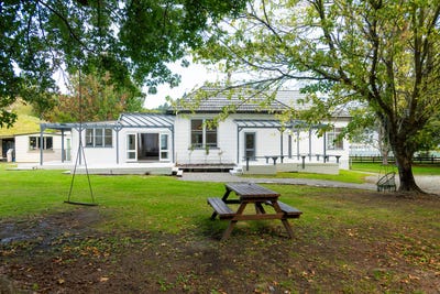 /international/nz/254-valley-road-mangapapa-gisborne-380066095507/
