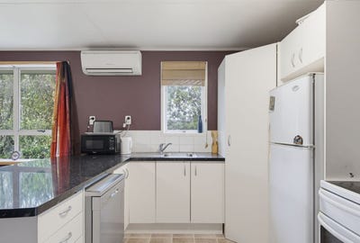 /international/nz/4-donna-street-outer-kaiti-gisborne-380066183288/