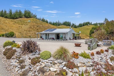 /international/nz/135-bensemann-road-upper-moutere-tasman-380066122169/