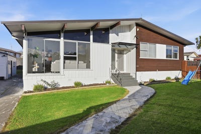 /international/nz/39-thornlow-street-glendene-waitakere-city-380066169038/