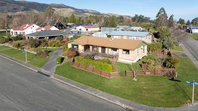 /international/nz/1-back-street-tapanui-clutha-380066094990/