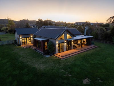 /international/nz/67-lomond-grove-acacia-bay-taupo-380066117856/