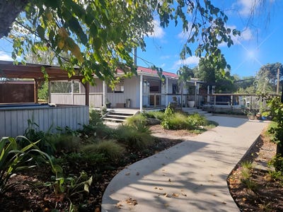 /international/nz/2326-state-highway-16-helensville-rodney-380066097330/