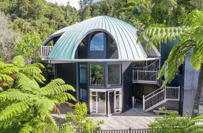 /international/nz/454-scenic-drive-waiatarua-waitakere-city-380066115226/