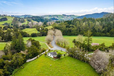 /international/nz/901-west-coast-road-makarau-rodney-380066167268/