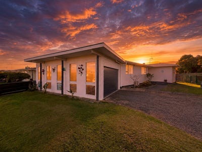 /international/nz/53-herbert-avenue-cloverlea-palmerston-north-city-380066099410/