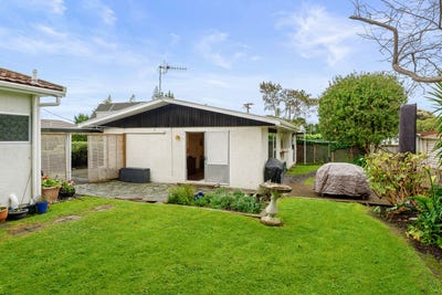 /international/nz/35-pehi-kupa-street-waikanae-kapiti-coast-380066161986/