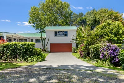/international/nz/9-pukearuhe-road-urenui-new-plymouth-380066114697/
