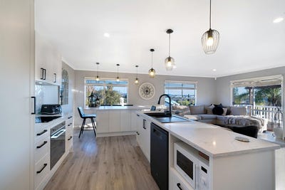 /international/nz/12-pahi-place-west-harbour-waitakere-city-380066165262/