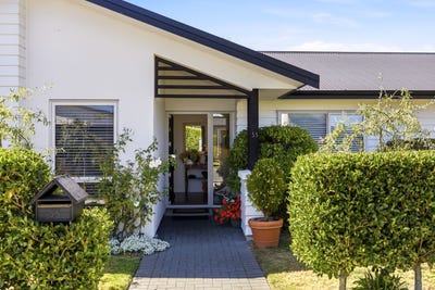 /international/nz/55-chateau-crescent-rangatira-park-taupo-380066091680/