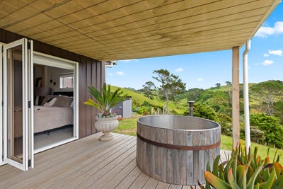 /international/nz/1044-awhitu-road-waiuku-franklin-380066118889/