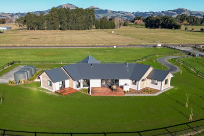 /international/nz/4-wychwood-lane-off-school-road-south-north-taieri-dunedin-city-380066108593/