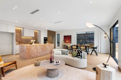 /international/nz/22-pakirikiri-street-long-bay-north-shore-city-380066075895/
