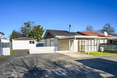/international/nz/west-end-palmerston-north-city-380066120809/